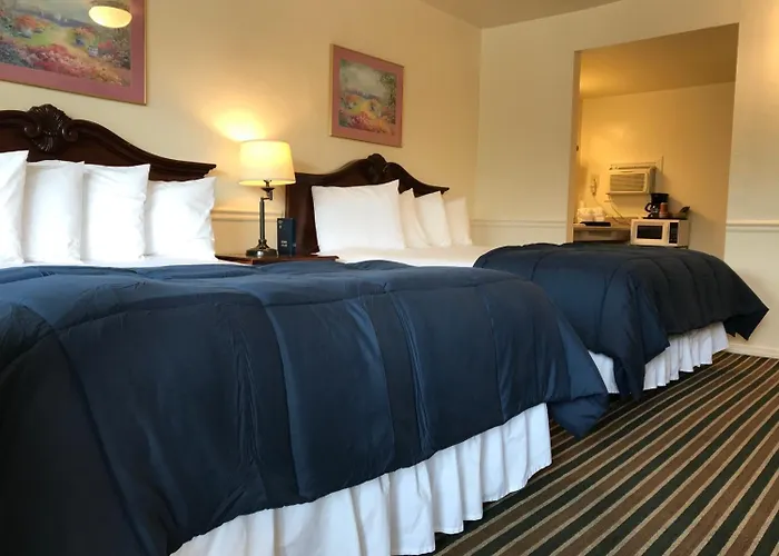 Monterey Pines Inn