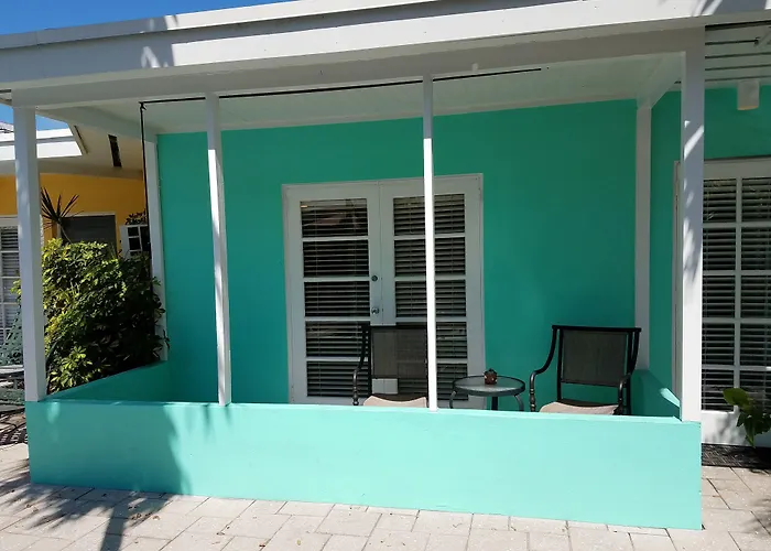 Alexander Palms Court - No Hidden Resort Fees!