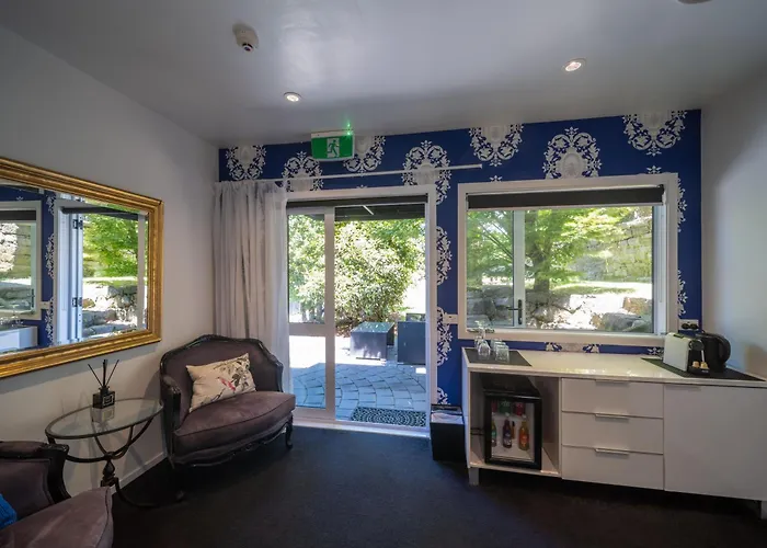 Black Swan Lakeside Boutique Hotel