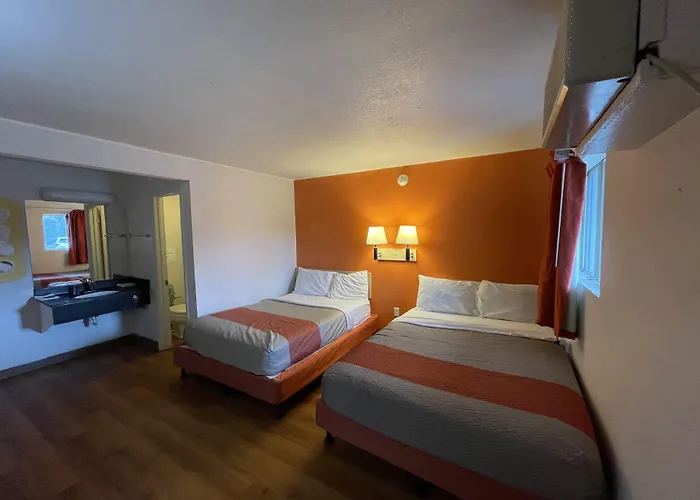 Travelodge By Wyndham Brattleboro Vt