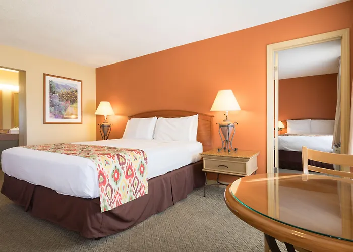 Sandpiper Lodge - Santa Barbara