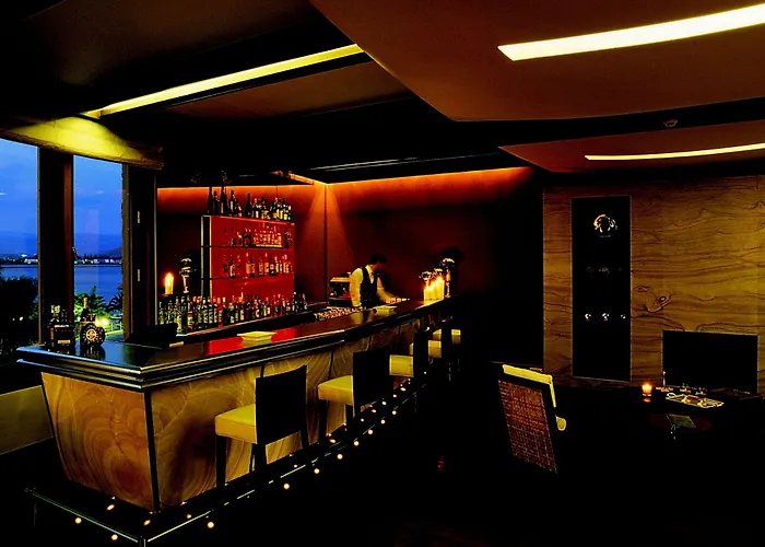 Amphitryon Hotel