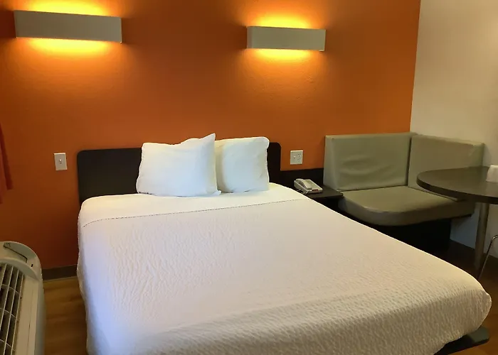 Motel 6-Carlsbad, Ca - Village