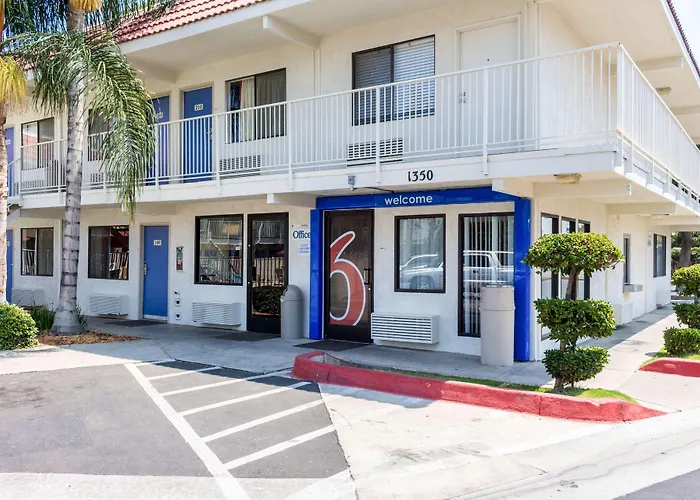 Motel 6 Bakersfield, CA - Convention Center
