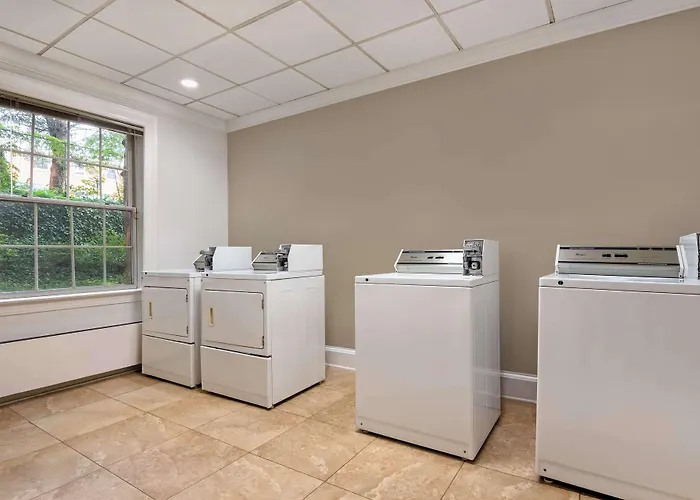 Hampton Inn & Suites Stamford
