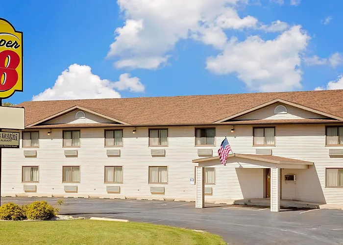 Super 8 By Wyndham Decorah