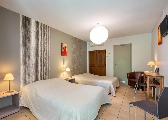 Au Saint Roch - Hotel Et Jardin