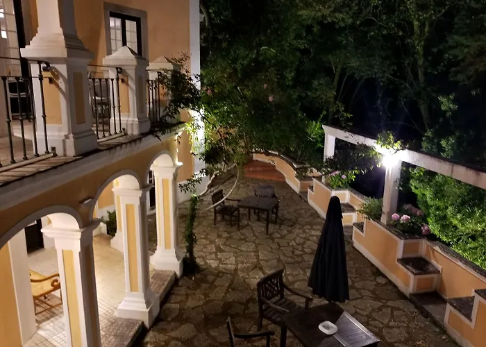 Lawrences Hotel