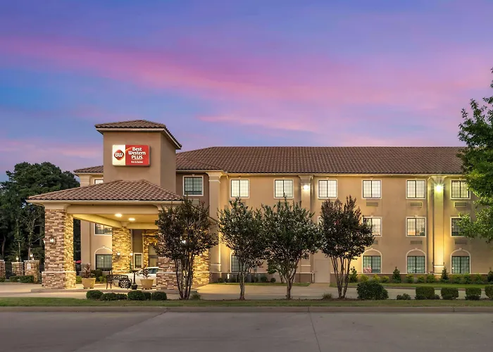 Best Western Plus Crown Colony Inn & Suites