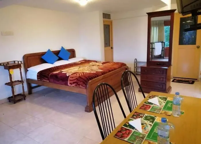 Channa Hotel And Rest Labookellie