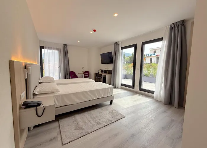 Lake & More Suite Hotel