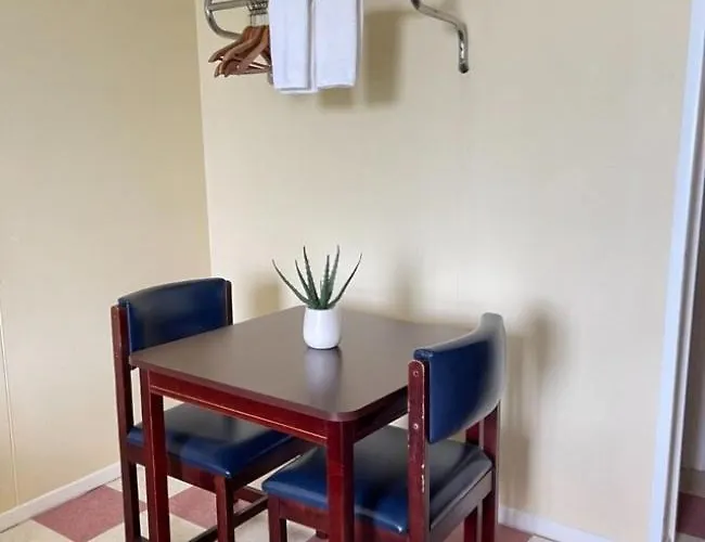 The Breezeway Motel & Resturant