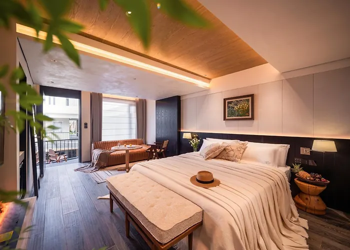 Dali Yuanlu Hanging Garden Hotel, Located In The Center Of Dali Old City, Has Rich Cultural Heritage, Convenient Travel, Butler Service, Free Parking, Free Breakfast, Afternoon Tea, Coffee, Mini Bar, And Traditional Chinese Tea