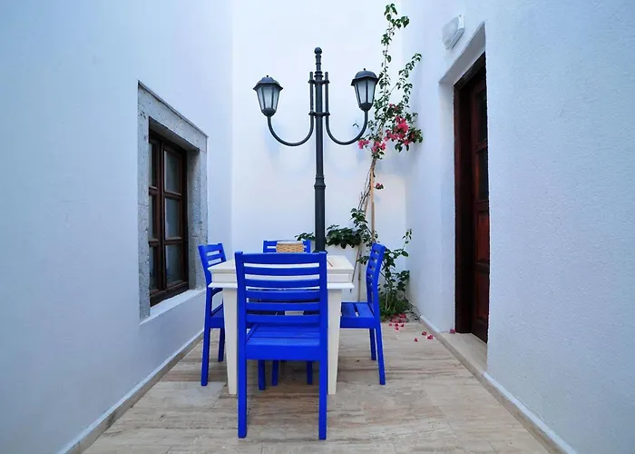 Pudraa Hotel
