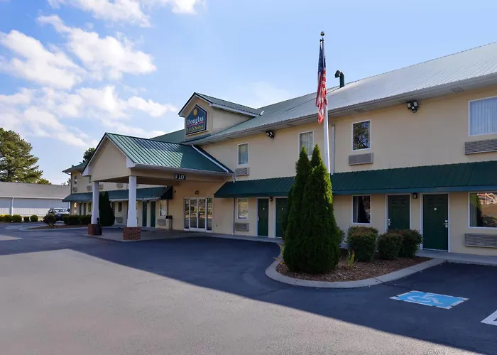 Douglas Inn & Suites
