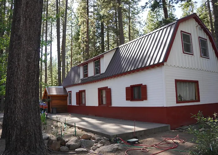 Tamarack Lodge Motel