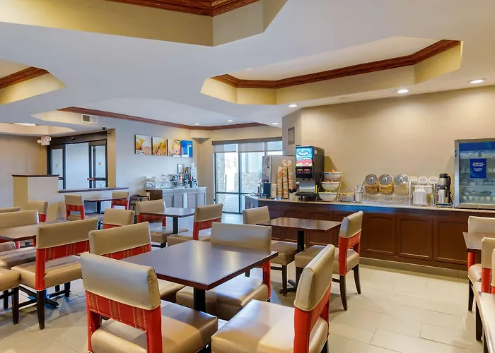 Comfort Suites South Haven Near I-96