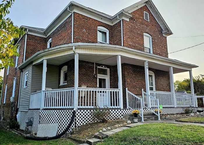 Brickhaven: Bristol'S Landmark 1880S Brick Home