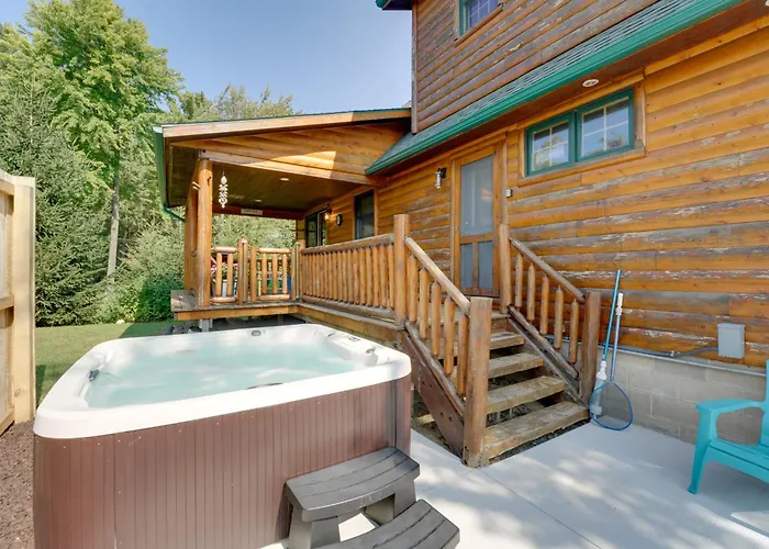 Port Austin Cabin W/ Hot Tub: 1 Mi To Beach!
