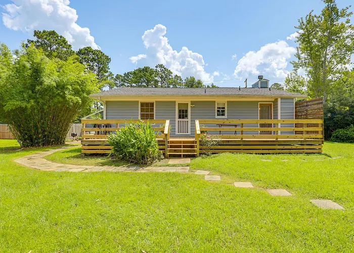 3 Mi To Beach: Pawleys Island Cottage