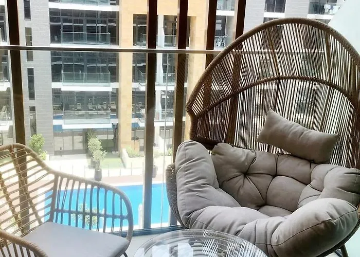 An Entire Charming Designed Apt - Riviera Residence - Just Minutes To Downtown!