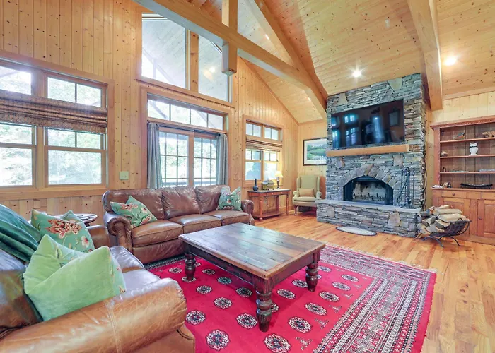 Scenic Mtn & Fairway Views: Cozy Cashiers Getaway