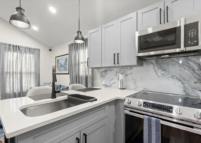 Private 2Br 2Ba Cottage Full Modern Amenities