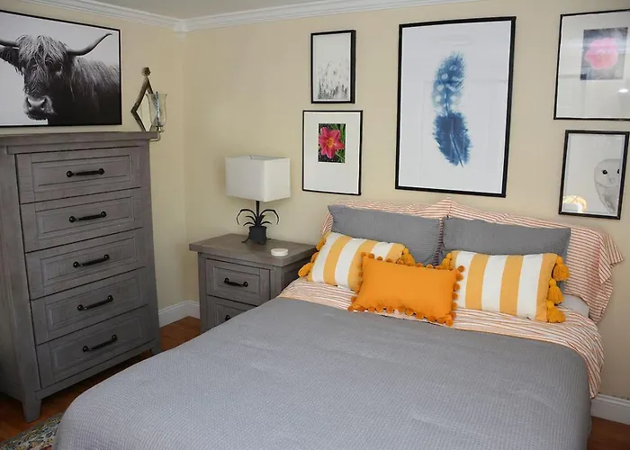 Little Miss Cottages - 68 East Grand Luxury Condo