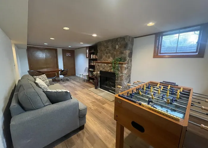 Private Estate, Walk To Princeton Downtown, 3-Bedrooms 2-Bath With Free Parking