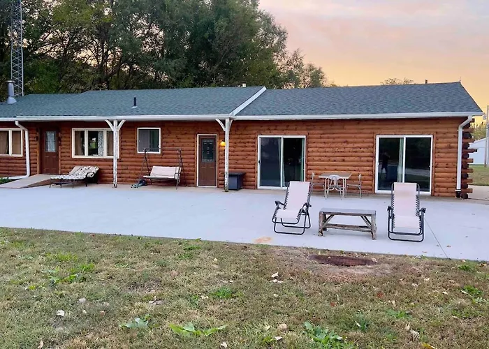 Riverfront Studio Cabin With Amazing View And Huge Yard