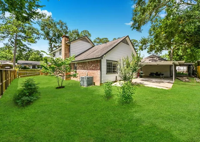 Lake Conroe & Golf Nearby In Quiet Conroe Neighborhood
