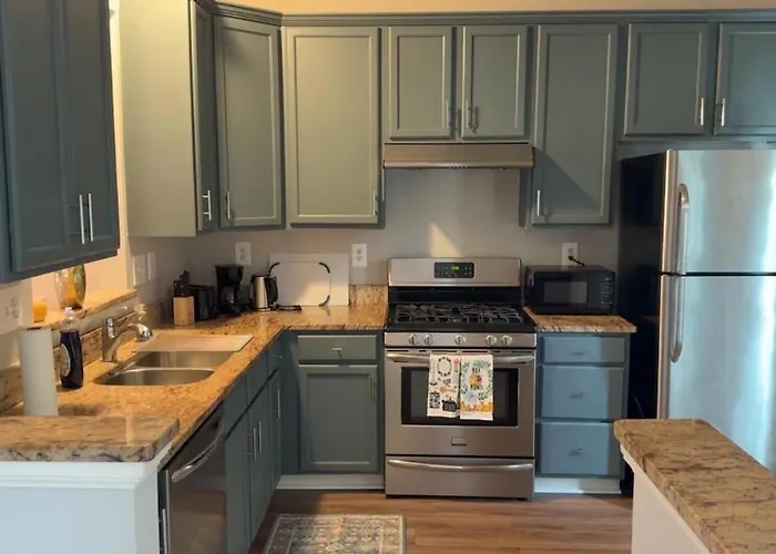 Cozy, Modern Townhome By Mimi