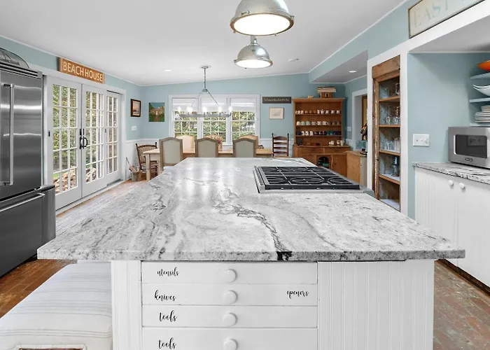1800 Historical East Hampton Home, 1 Mile To Town!