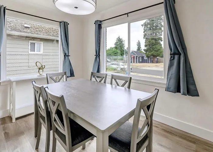 Spacious Comfy Home 2Br, 2Ba - 9 Min To Tacoma Dome