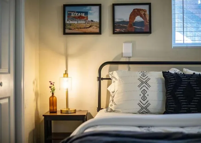 Apres Abode • Pet-Friendly Ski Retreat W/ Hot Tub