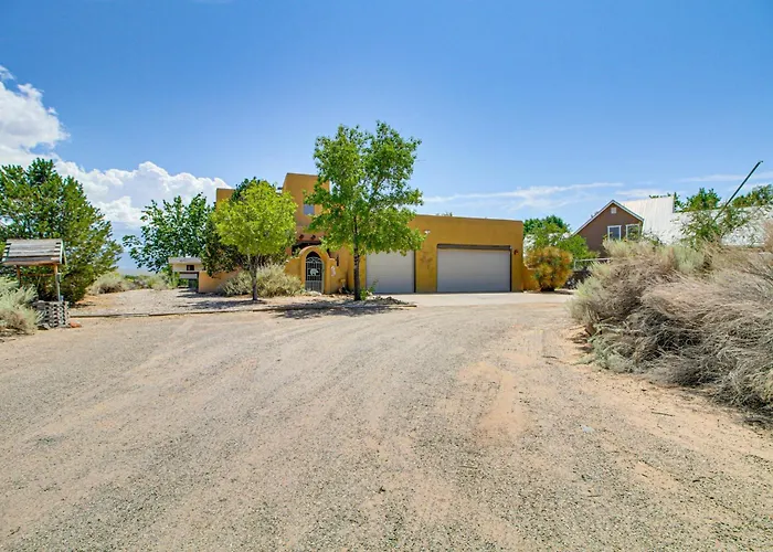 Stunning Sandia Mtn Views: Rio Rancho Retreat