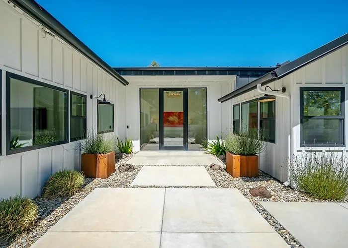 Sunset View Luxury Living On 5 Picturesque Acres