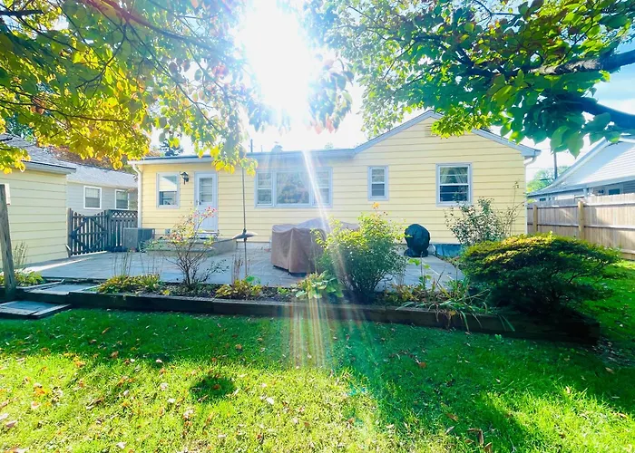 Private Estate, Walk To Princeton Downtown, 3 Bedrooms, 2 Bath, With Free Parking