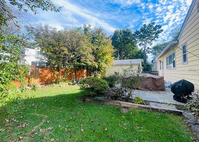 Private Estate, Walk To Princeton Downtown, 3 Bedrooms, 2 Bath, With Free Parking