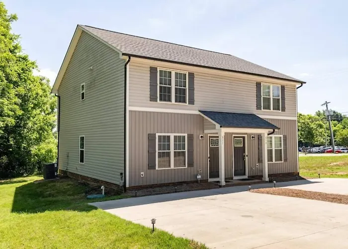 Modern 3Bedroom Duplex With Kitchen, Wifi And Free Parking Kannapolis