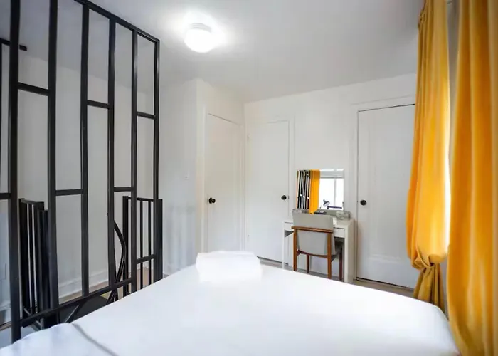 Bright 1-Bedroom Loft In Converted Garage With Private Entrance