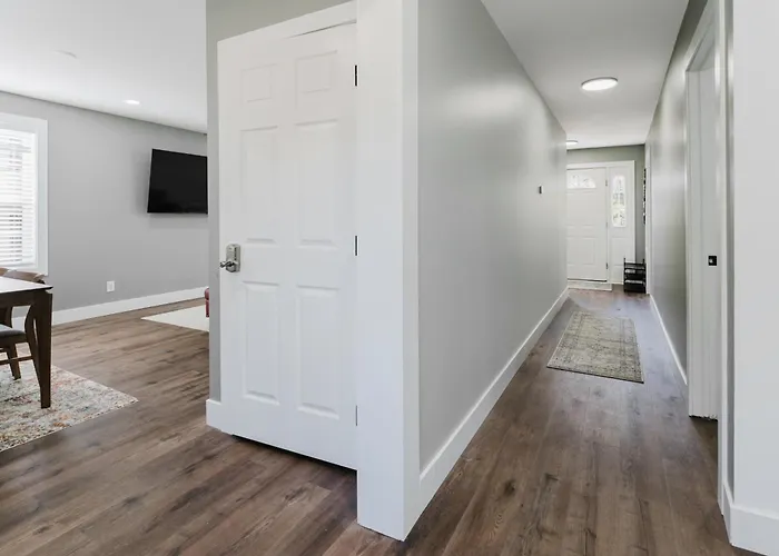 Modern Renovated 3-Bed Near Ann Arbor & Ypsilanti