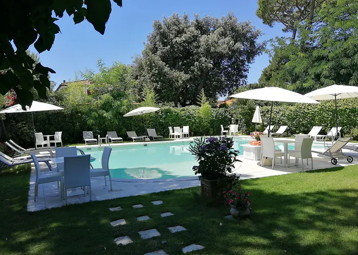 Jr Resort Logos Forte Dei Marmi