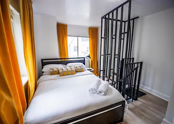 Bright 1-Bedroom Loft In Converted Garage With Private Entrance