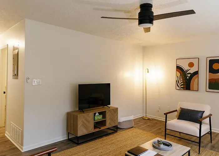 "Morning View 3" Cozy Modern Stay - College/Hiking