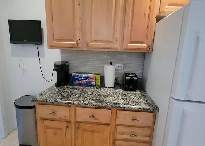 Spacious Comfy 2Br Near Highwaytrain Station