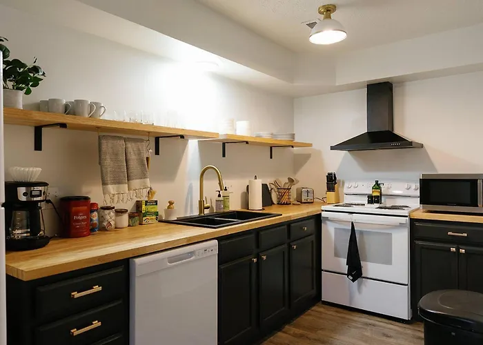 "Morning View 3" Cozy Modern Stay - College/Hiking