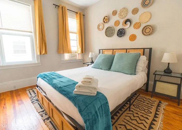 Charming 4-Bdr - Walk To Downtown & Free Parking!