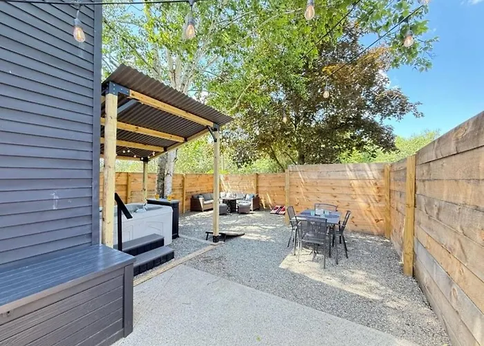 Speakeasy Hot Tub Escape | Pet-Friendly | Hudson Ny
