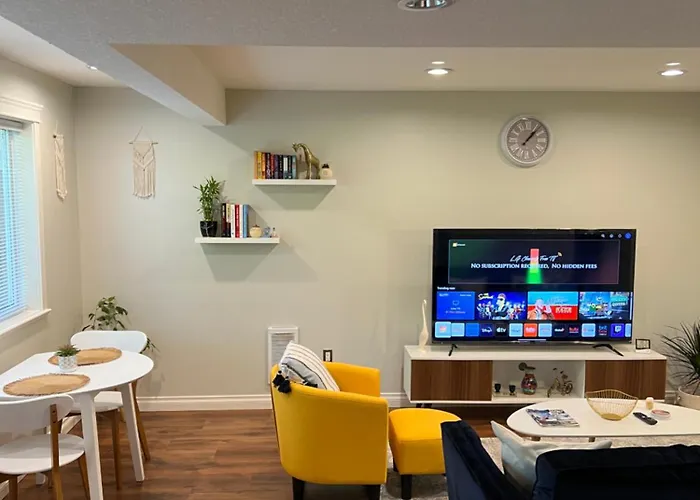 Beautiful Entire 2 Bedroom Suite